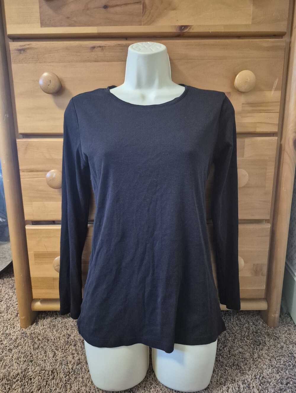 JC Penney Women's Black Long-Sleeve Crewneck Tee Size M